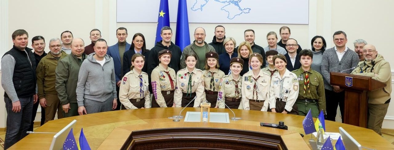 Поділились Вогнем з Кабінетом Міністрів. Пластунів зустрів Денис Шмигаль