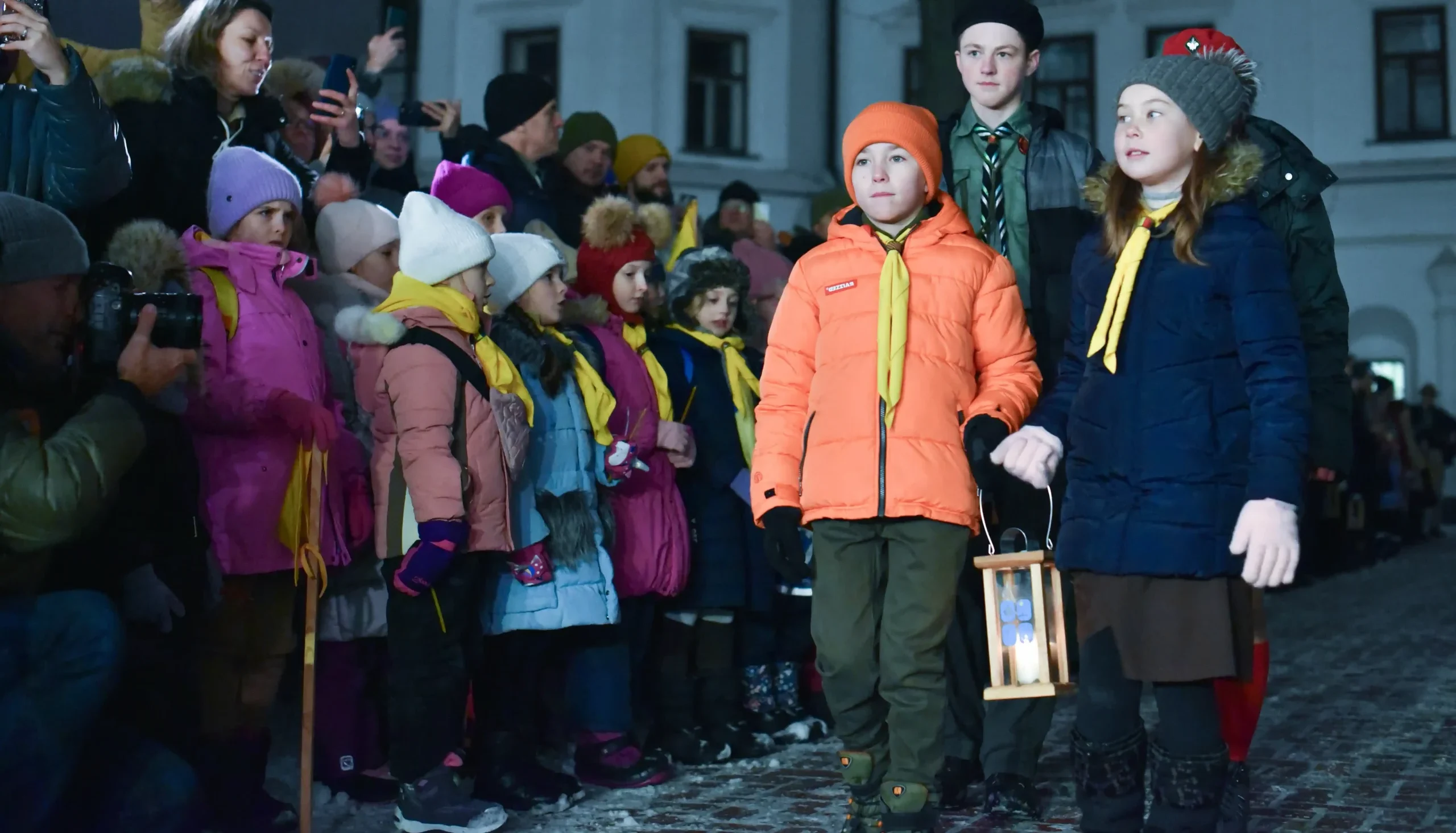 Пласт офіційно розпочав поширення Вифлеємського вогню миру в Україні